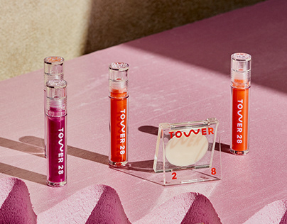 Белла Хадид стала первым амбассадором Prada Beauty